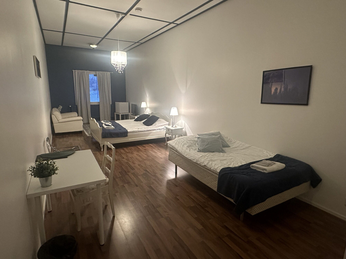Bedroom 4, Hotelli Keskipiste, Northern Ostrobothnia