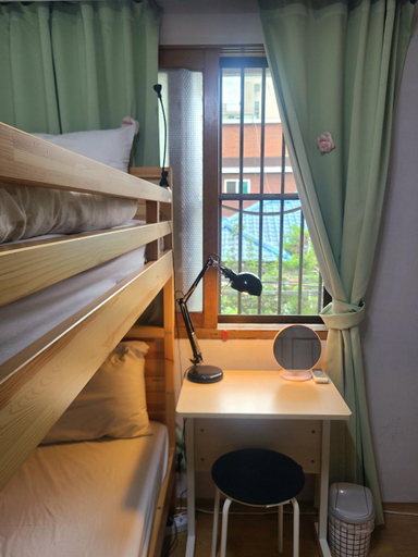 Bedroom 4, Apple Tree Guesthouse, Mapo