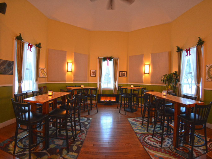 Others 4, Hyde Away Inn, Washington