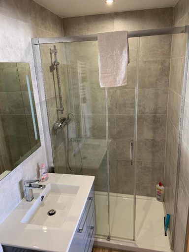 Bathroom 3, Chambr'im Leh, Bas-Rhin