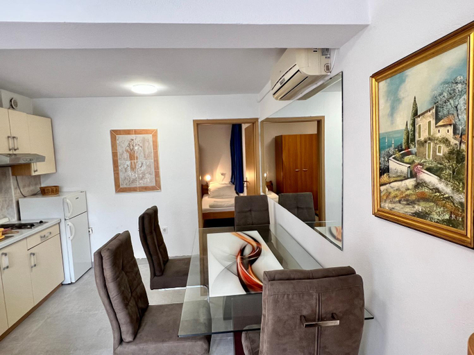 Others 3, Rooms & Apartment Hegic, Zadar