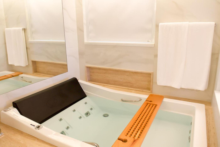 Bathroom 16