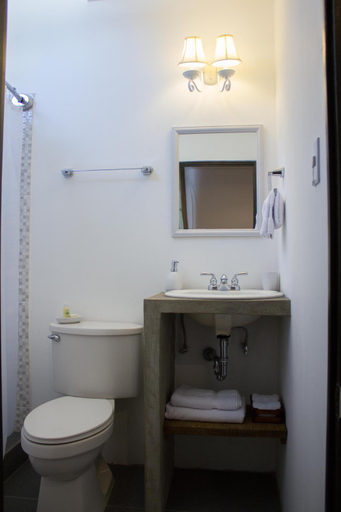 Bathroom 4, Meraki Boutique Hotel, ZONA 10