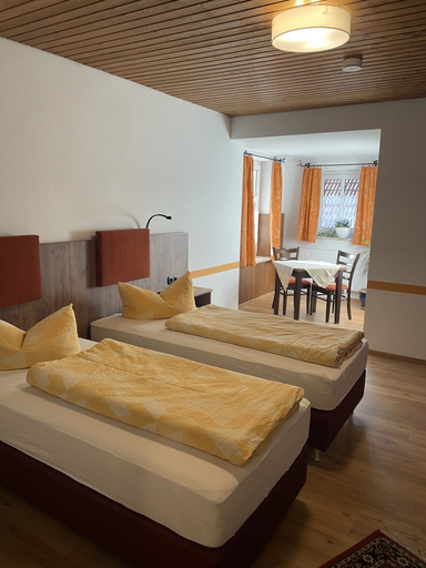 Bedroom 2, Hotel Boarding House Hohenwart, Landsberg am Lech