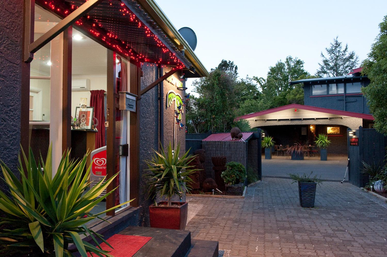 Exterior & Views