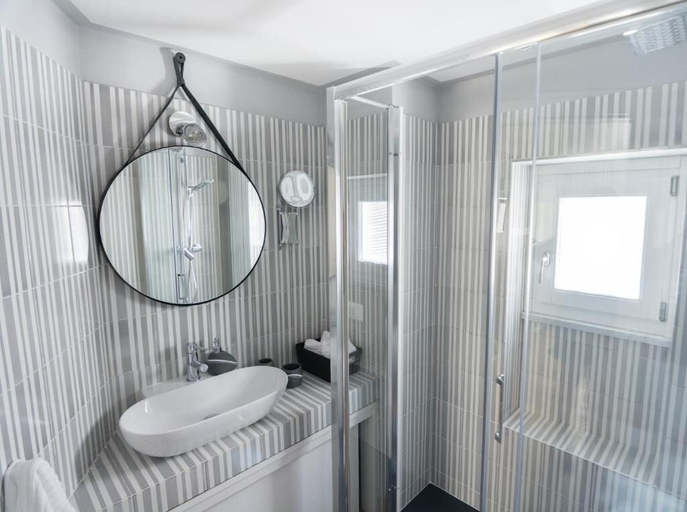 Bathroom 3, CASA FUORO, Napoli