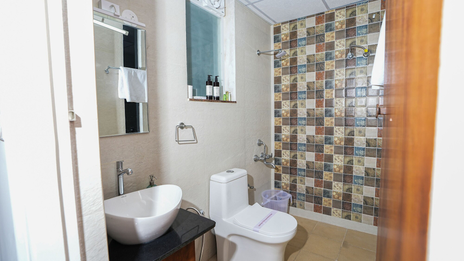 Bathroom 4, La Serene Business Hotel - Manyata Tech Park, Bangalore