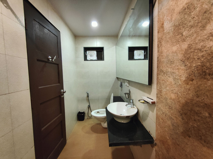 Bathroom 5, Rain Raga Resort, Satara