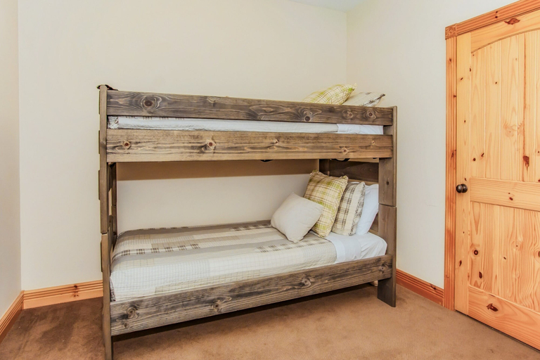 Bedroom 4, Splashing at the Bluffs, Sevier