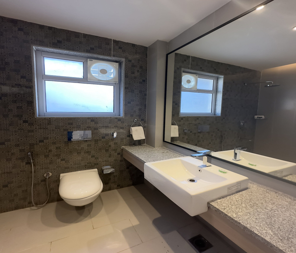 Bathroom 4, Hotel Wonder Hills @ Har ki Pauri Road Haridwar, Hardwar