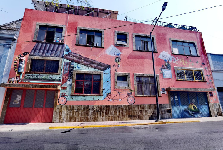 Exterior & Views
