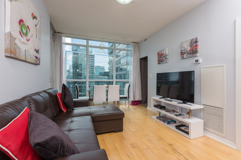 Iceboat Terrace-Downtown-Ent District, Toronto