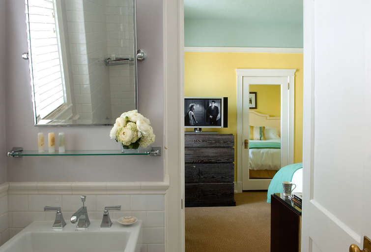Bathroom 5, Hotel deLuxe, Multnomah