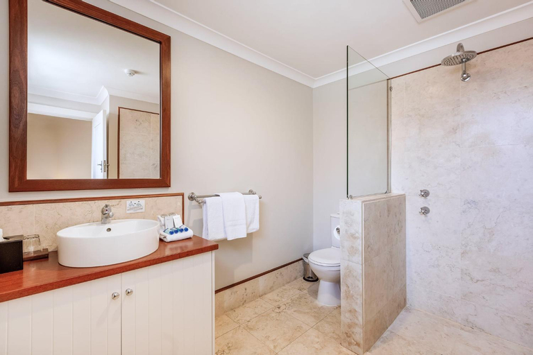 Bathroom 4