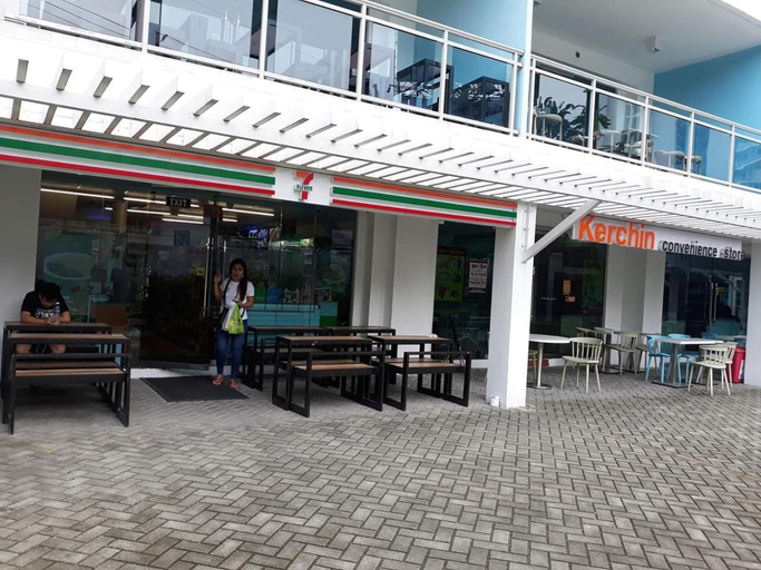 Food & Drinks 4, Azure Urban Resort Residences w/ WIFI and Netflix, Pasay City