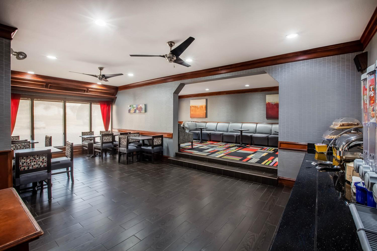 Food & Drinks, Days Inn & Suites by Wyndham Tyler, Smith