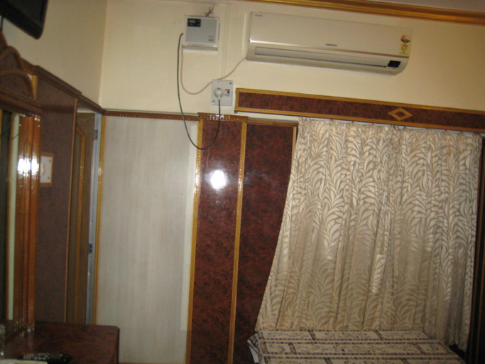 Bathroom 3, Kedareswar B&B, Varanasi