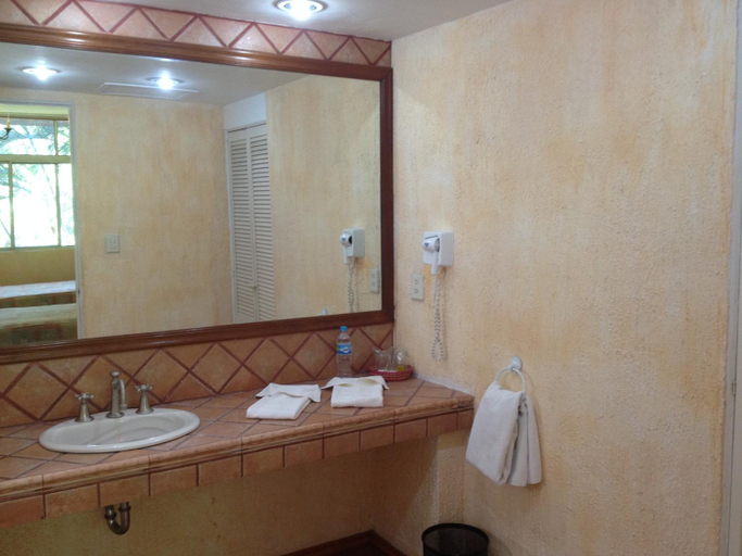 Bathroom 3, CALLI, Dist. Tehuantepec
