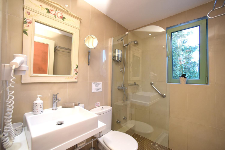 Bathroom 2, Isabella Country House, Ionian Islands