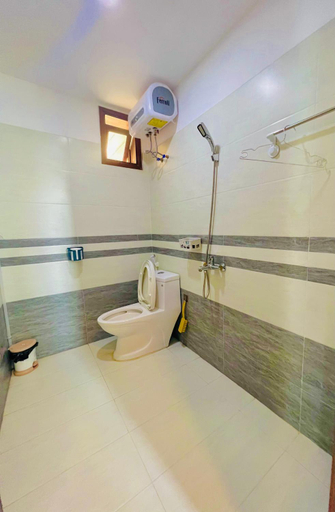 Bathroom 15