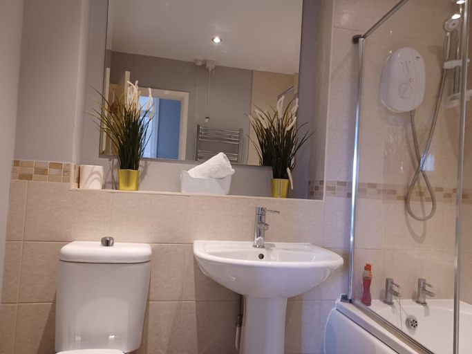 Bathroom 3, Red Door Malt - Huku kwetu, Central Bedfordshire