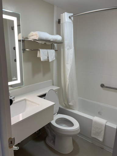 Bathroom 13