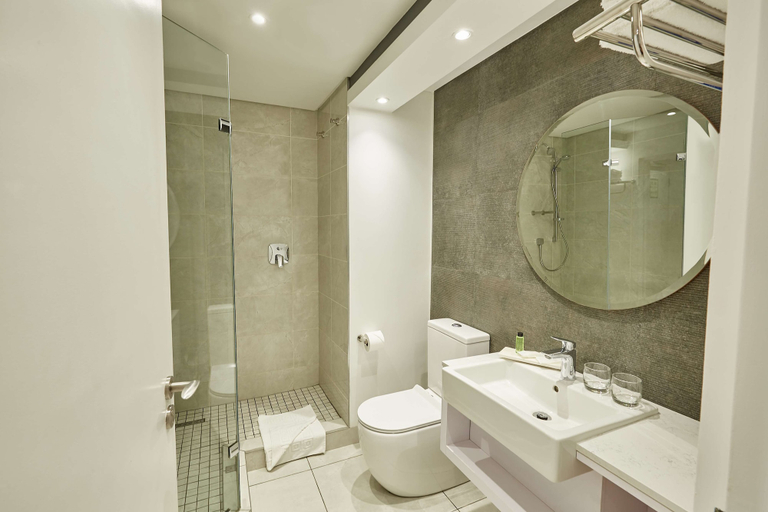 Bathroom 4, Garden Court Mthatha, O.R.Tambo