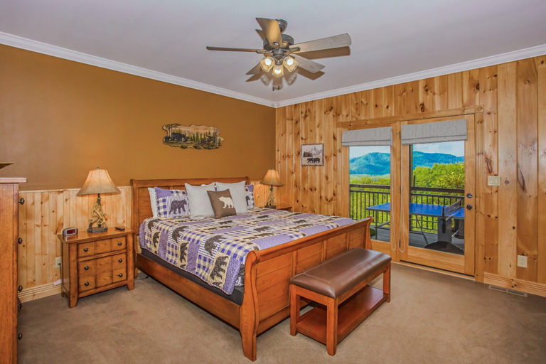 Bedroom 5, Splashing at the Bluffs, Sevier