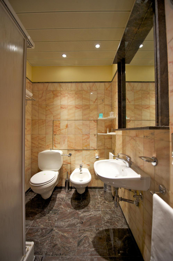 Bathroom 3, Mercure Reggio Emilia Centro Astoria, Reggio Nell'Emilia