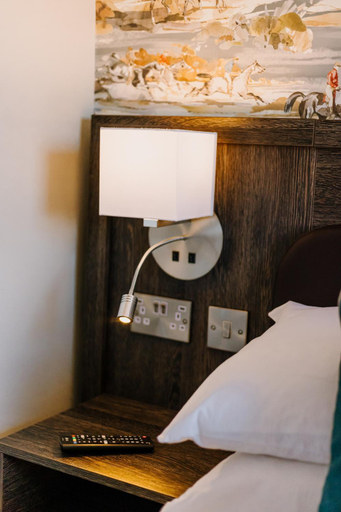 Bedroom 2, The Bull Hotel, Milton Keynes