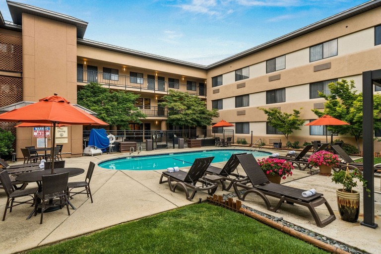 Exterior & Views 2, Oxford Suites Redding, Shasta