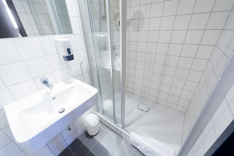 Bathroom 5, McDreams Hotel Leipzig-City, Leipzig