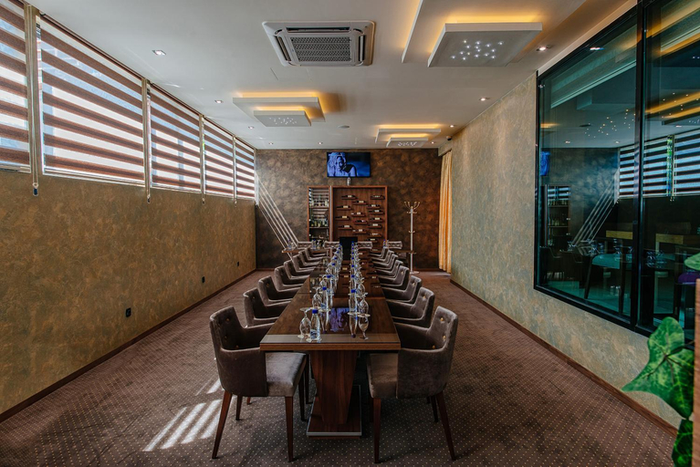 Food & Drinks 5, Hotel New Star