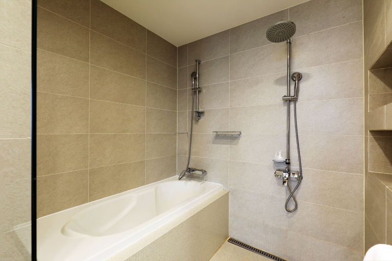bathroom 10