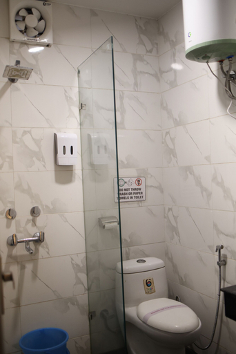 Bathroom 4, Gallivanto inn - Rohini, Delhi