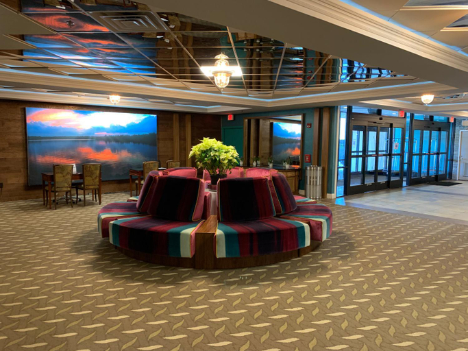 Public Area 2, Split Rock Resort, Carbon