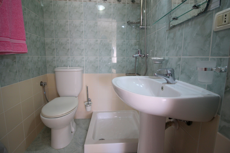 Bathroom 3, Elena Hotel, Sarandës