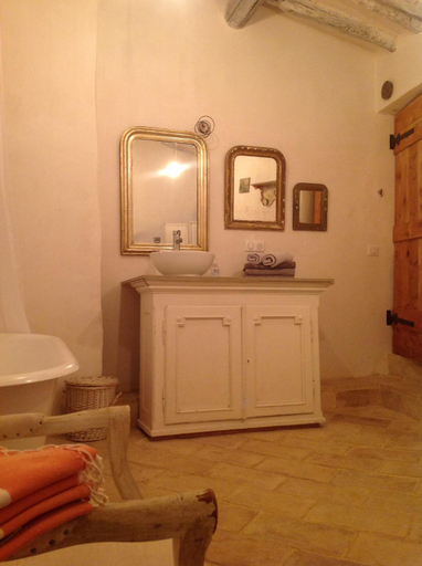Others 3, Le Vieux Portail, Vaucluse