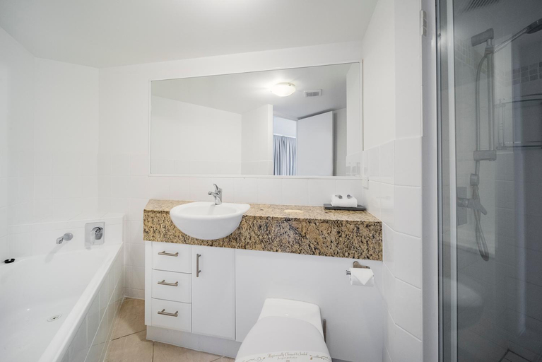 Bathroom 4, Bargara Blue Resort, Burnett  - Pt A