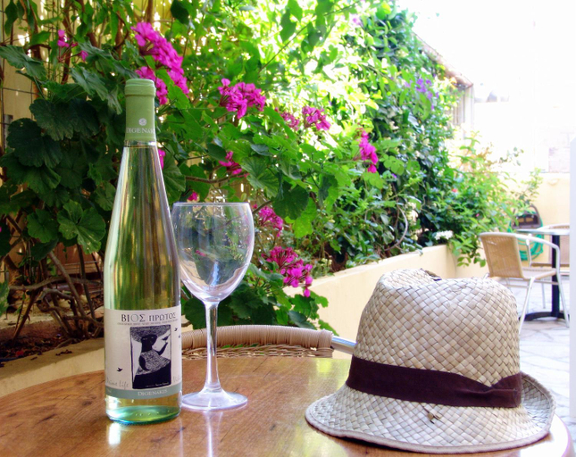 Food & Drinks, Harbour Studios And Apartments, Crete