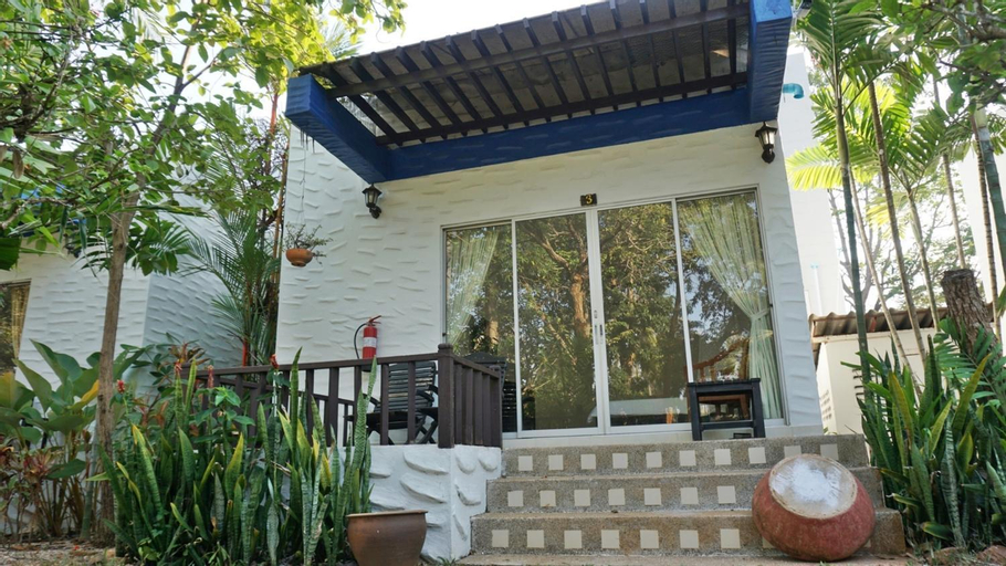 Exterior 13