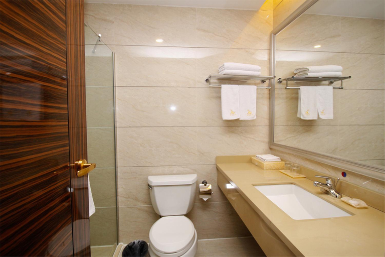 Bathroom 3, GreenTree Eastern Huainan Guangchang Road Hotel, Huainan