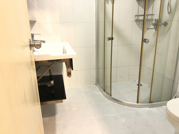 Bathroom 4, The Freelancer Hotel, Pattaya