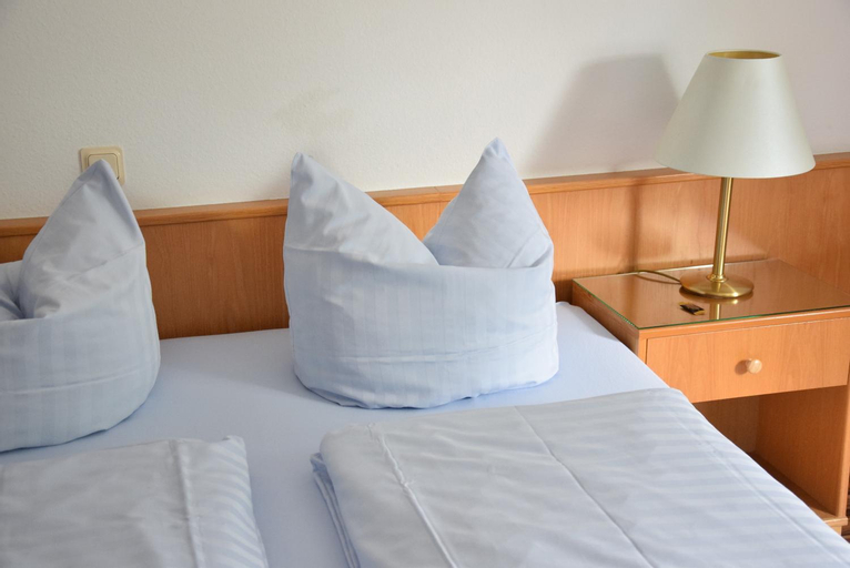 Bedroom 2, Niebuhrs Hotel, Hochtaunuskreis