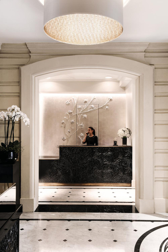 Public Area 3, Le Narcisse Blanc, Paris