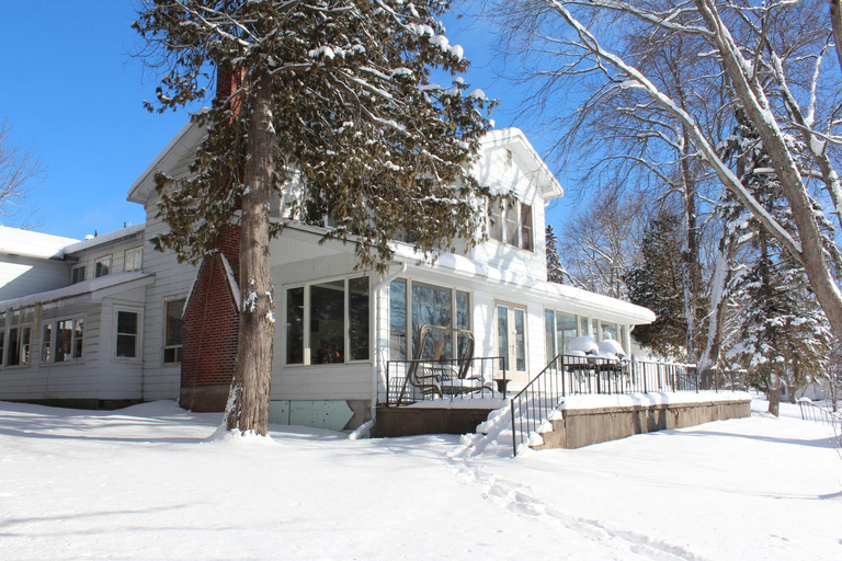 Exterior & Views 2, Tally Ho Inn, Muskoka