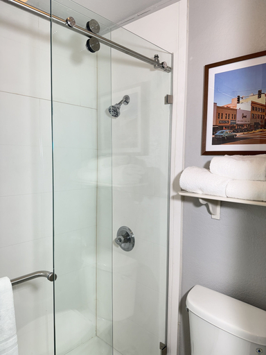 Bathroom 5, La Quinta Inn by Wyndham Stockton, San Joaquin
