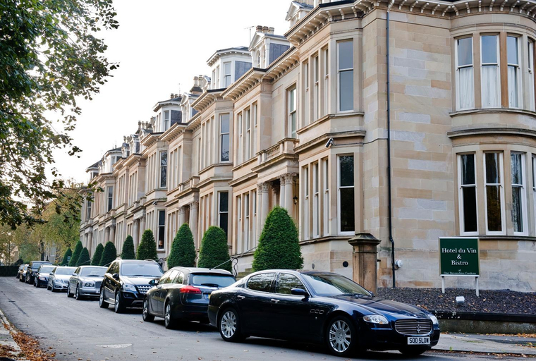Exterior & Views