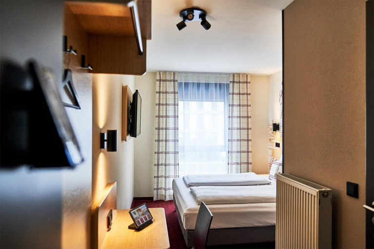 Bedroom 3, McDreams Hotel München Messe, München
