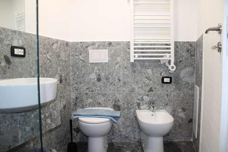 Bathroom 5, La Suite del Centro Storico, Napoli